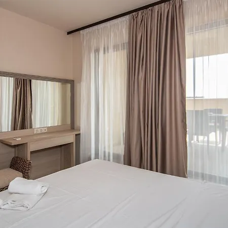 Argisht Partez 1br With Sea View And Pool 아파트