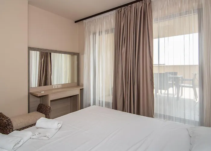 Argisht Partez 1br With Sea View And Pool Apartament